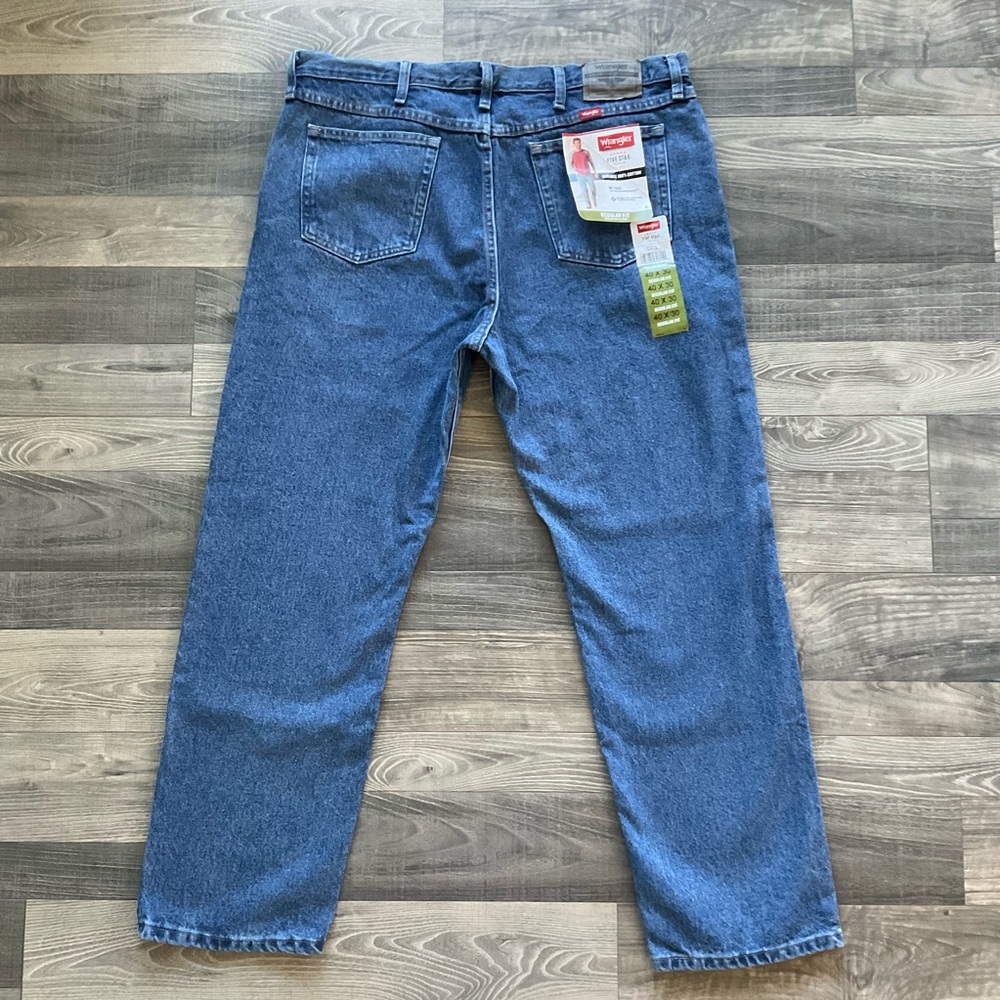 40x30 NWT Wrangler Regular Fit Jeans Men’s Blue Dark Stonewash Denim 96501DS